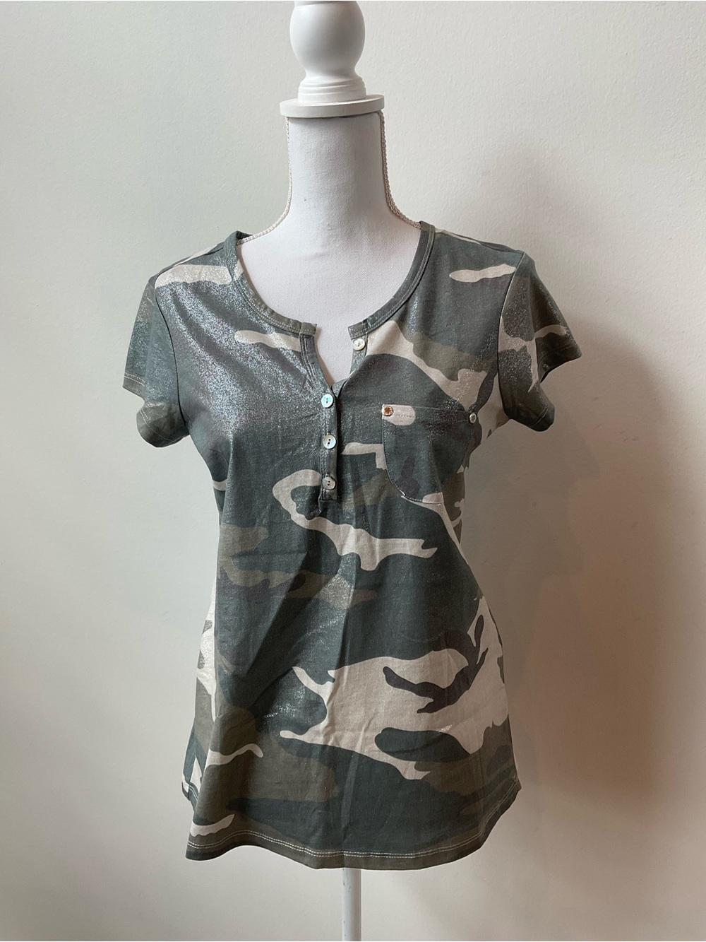 VENUS Green/Olive Camo Short Sleeve Henley Tee